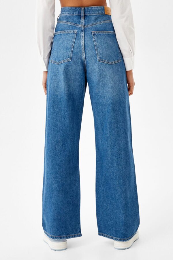 Ripped Wide-Leg ’90s Jeans - Image 3